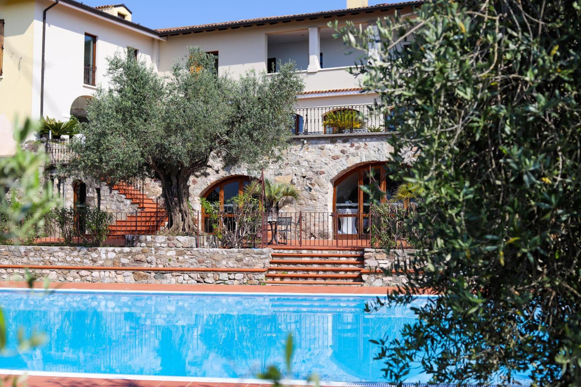 San Rocco Relais Aparthotel Soiano Del Lago Buitenkant foto